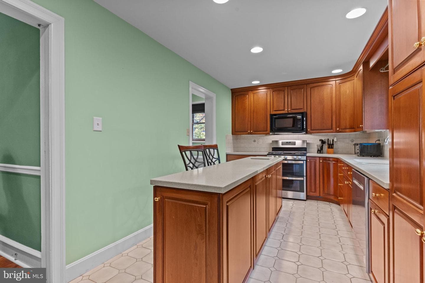 154 Greenwood Avenue photo 13