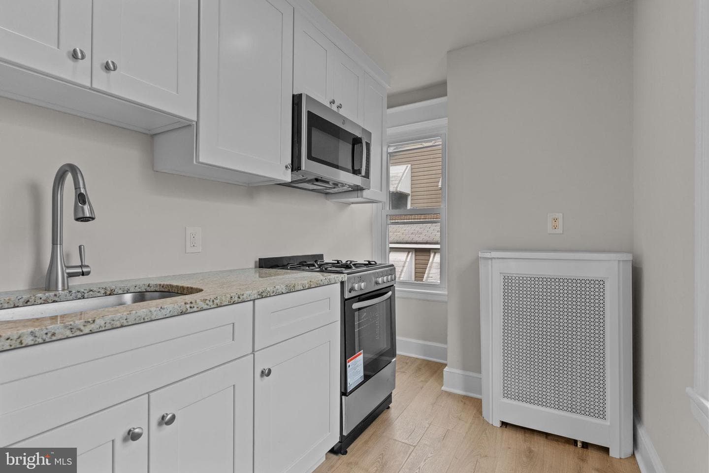449 Roslyn Avenue photo 10