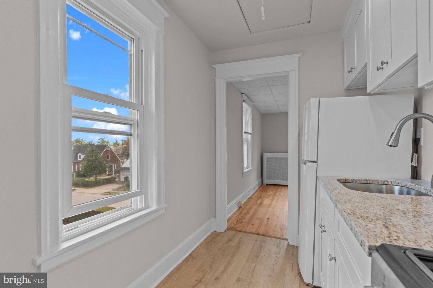 449 Roslyn Avenue photo 15