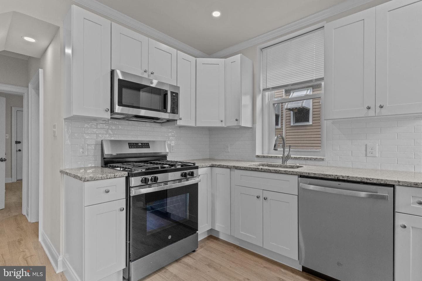 449 Roslyn Avenue photo 20