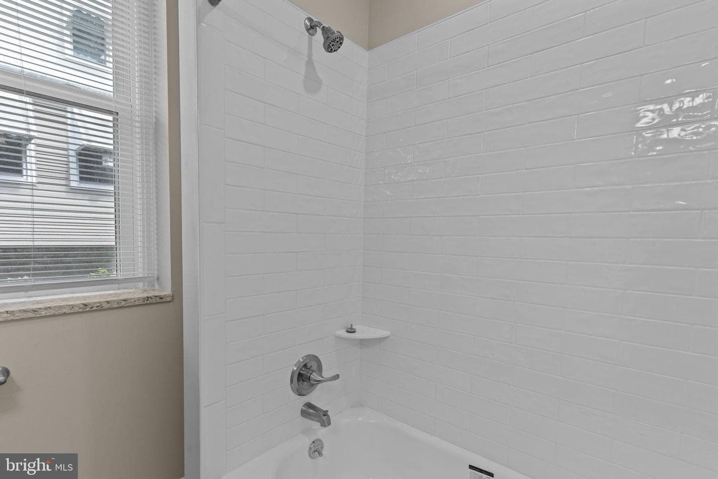 449 Roslyn Avenue photo 24