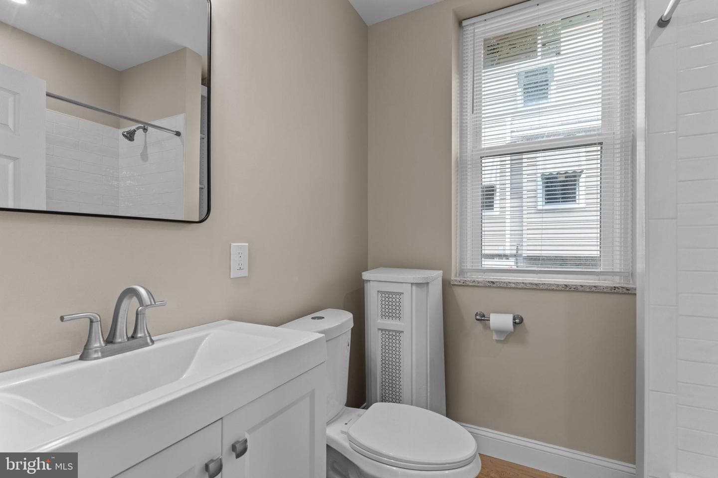 449 Roslyn Avenue photo 27