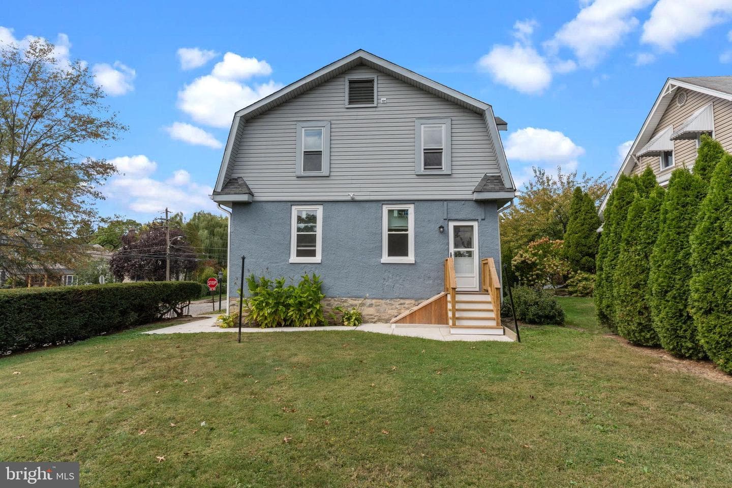 449 Roslyn Avenue photo 3