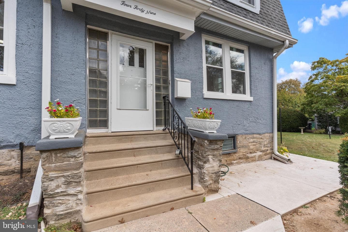 449 Roslyn Avenue photo 6