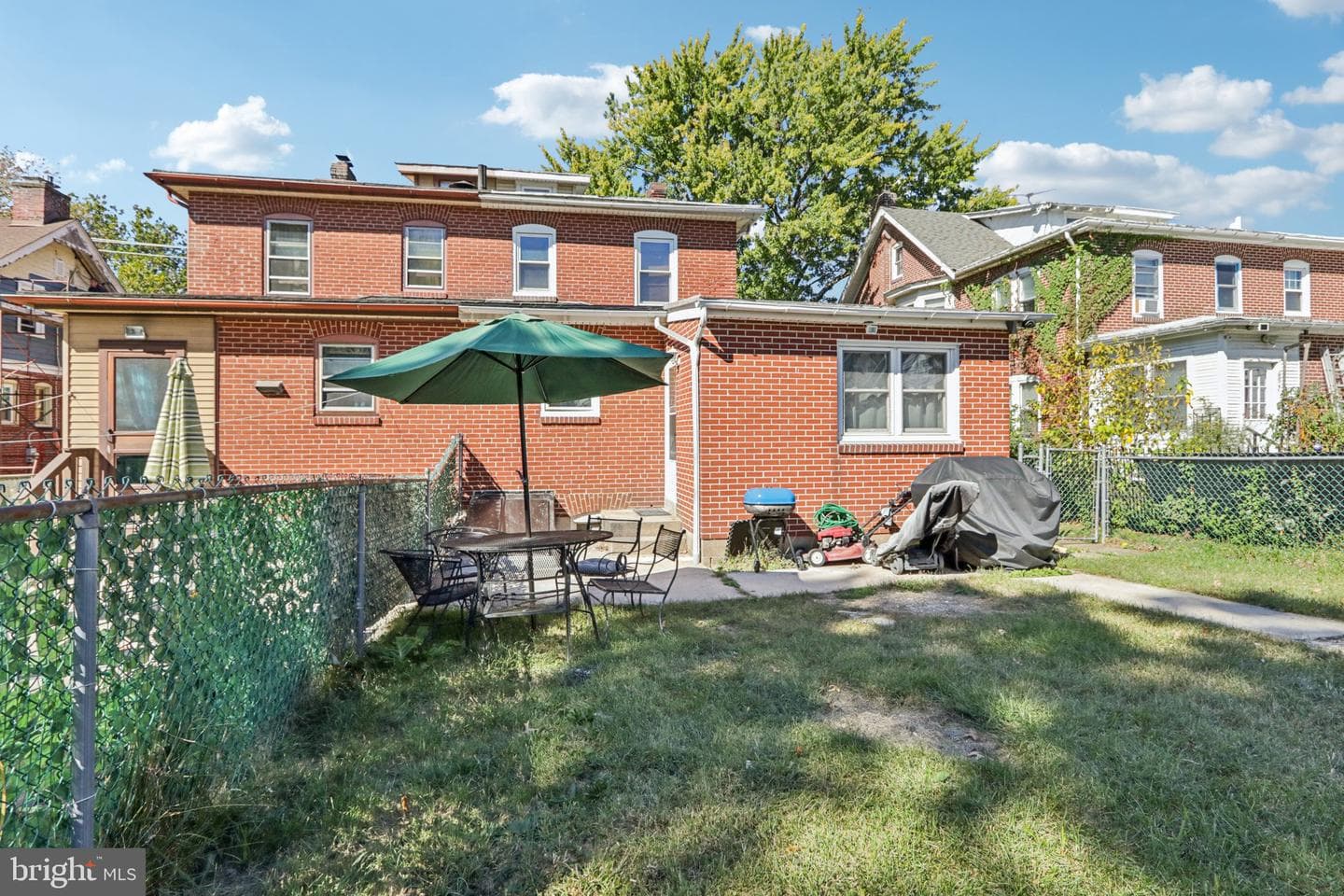 840 N Charlotte photo 36