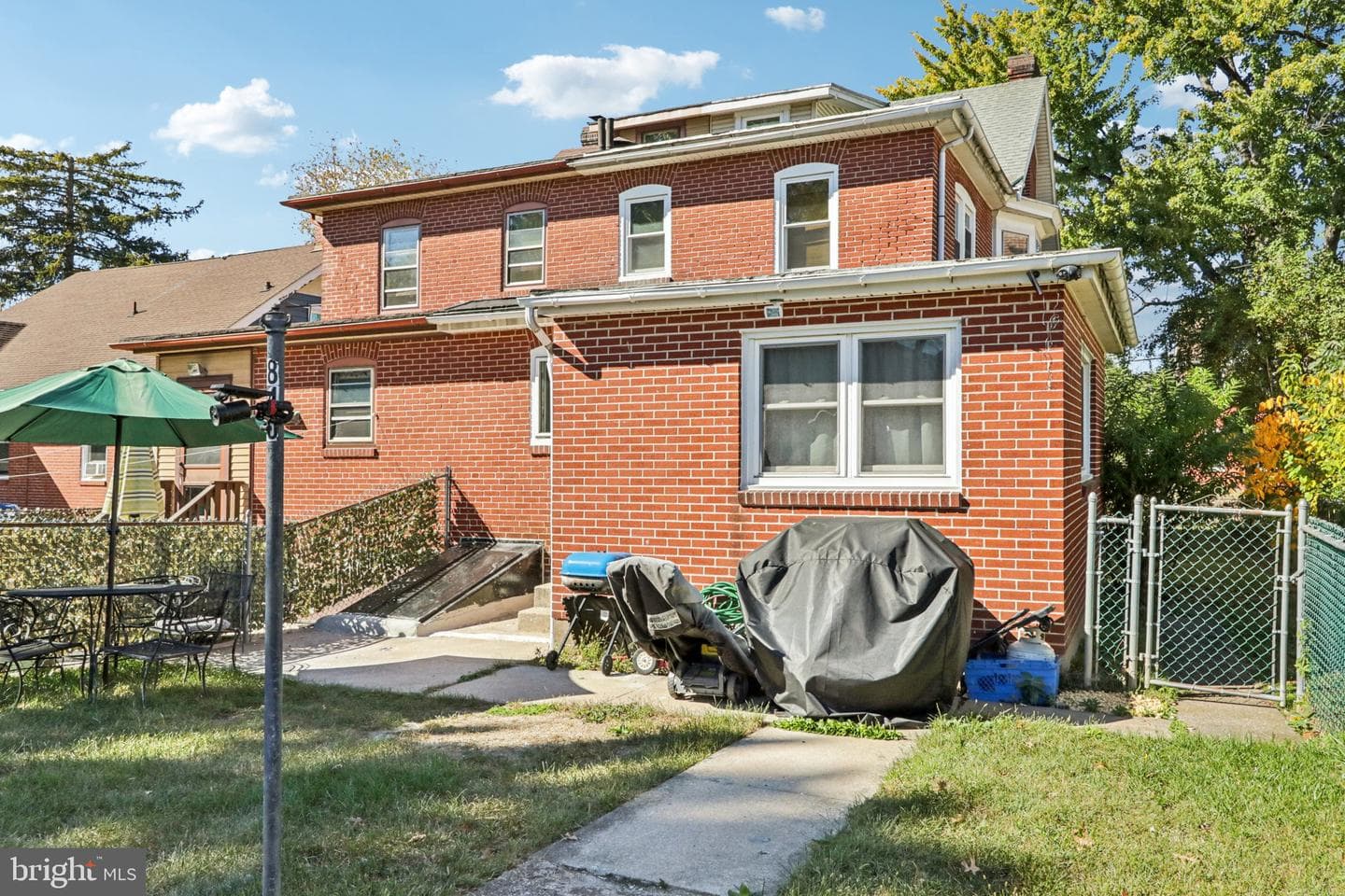 840 N Charlotte photo 37