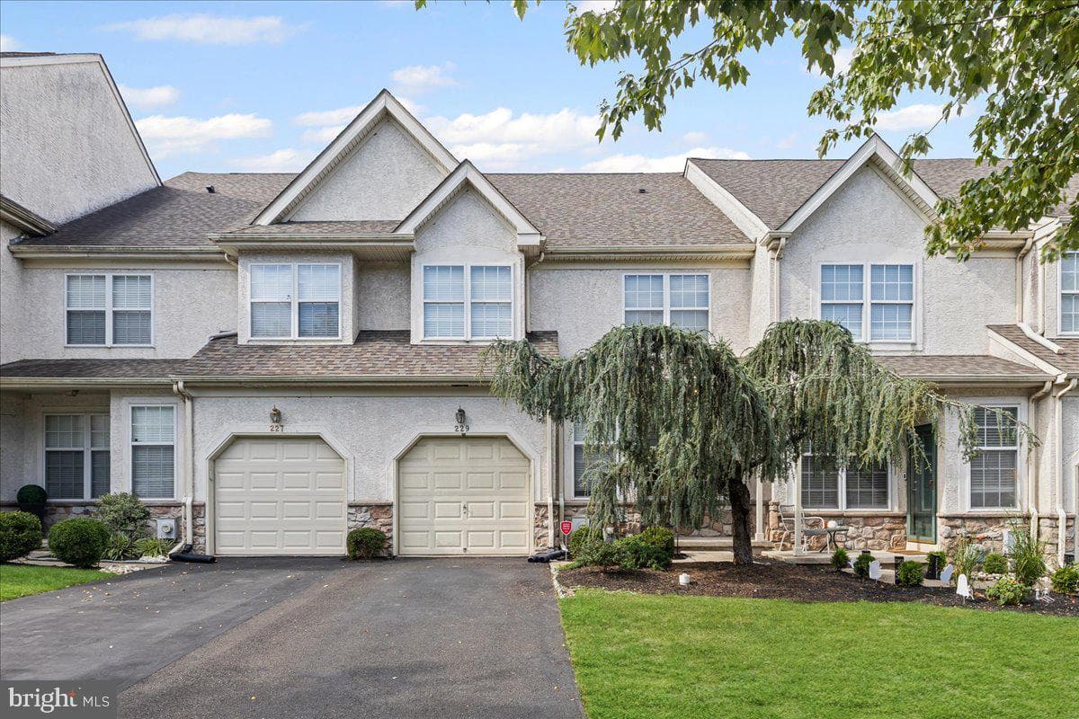 229 Brookdale Court photo 2