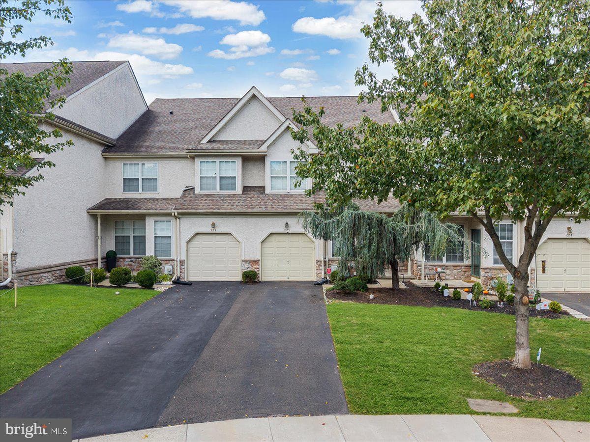 229 Brookdale Court photo 3