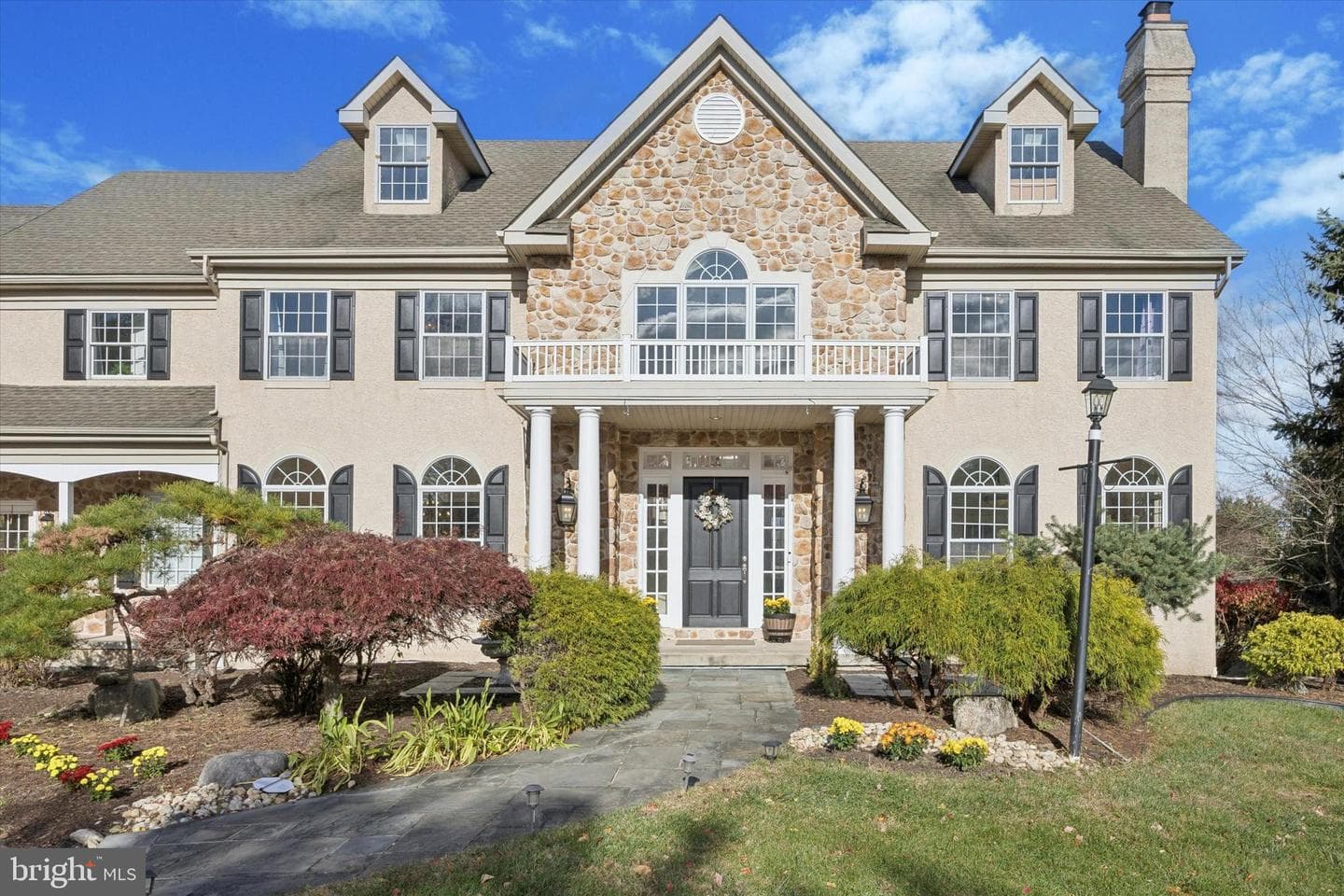 2501 Pond View Drive photo 2