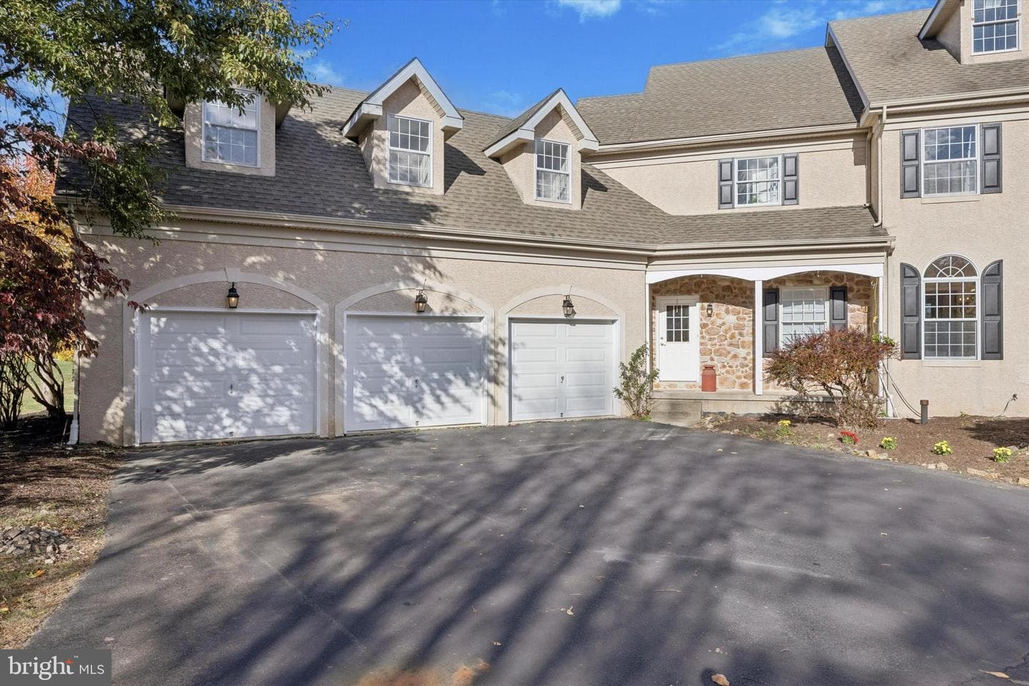 2501 Pond View Drive photo 3