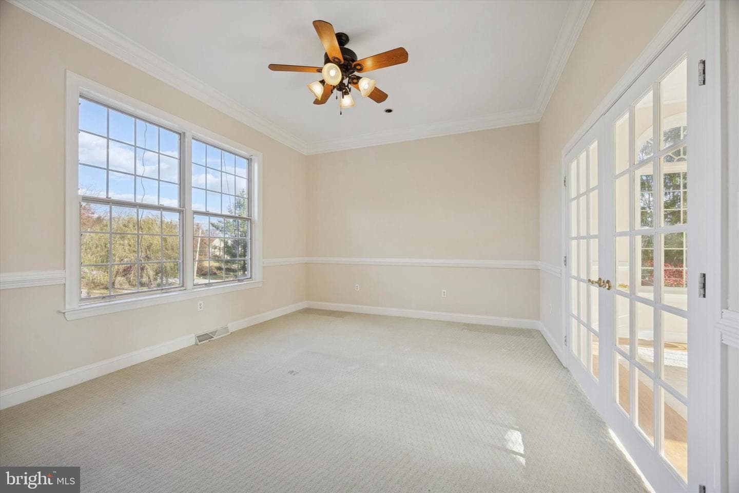 2501 Pond View Drive photo 9