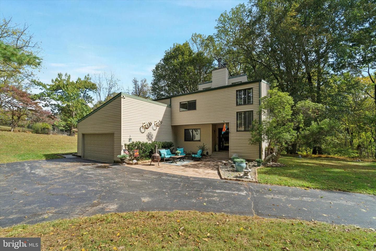 857 Hamilton Drive photo 1