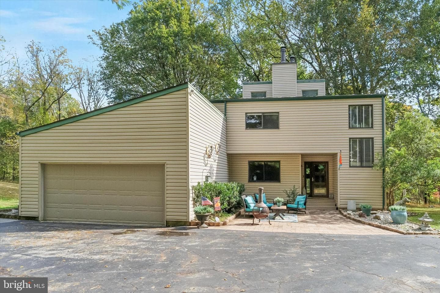 857 Hamilton Drive photo 2