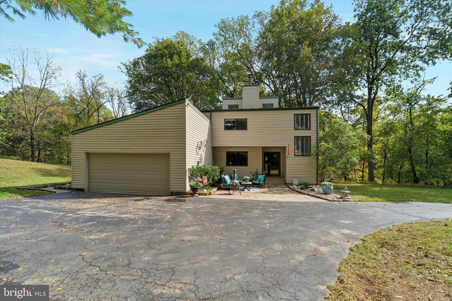 857 Hamilton Drive photo 3