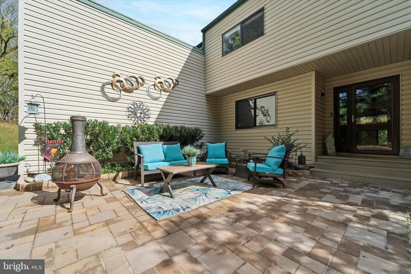 857 Hamilton Drive photo 4
