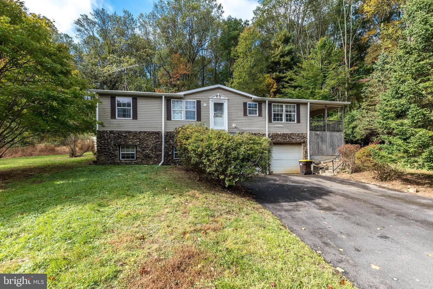 2419 Sanatoga Road photo 1