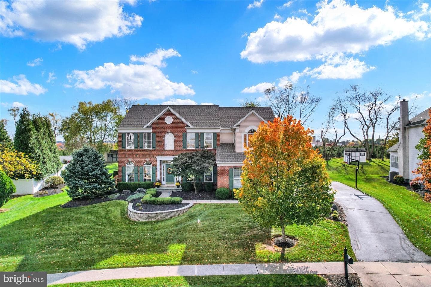 211 Paperbirch Drive photo 2