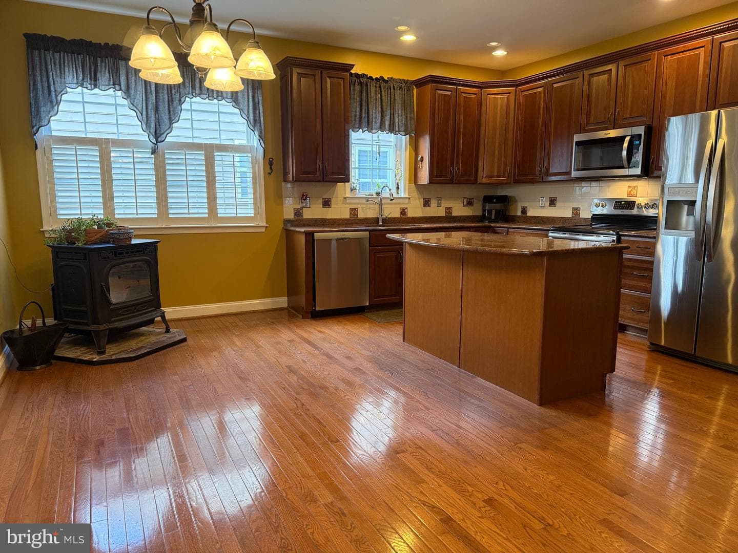 747 Crestview Boulevard photo 11