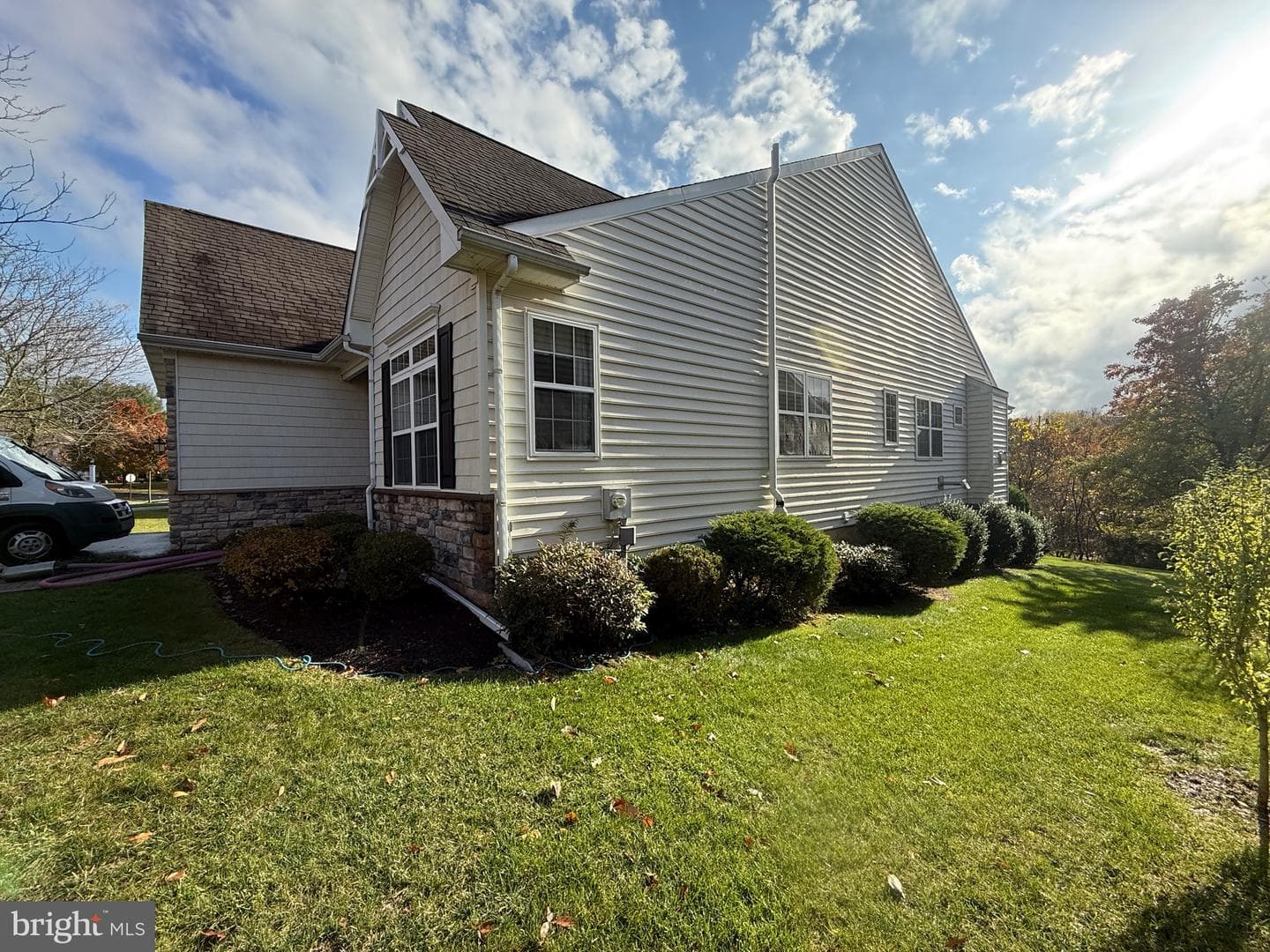 747 Crestview Boulevard photo 2