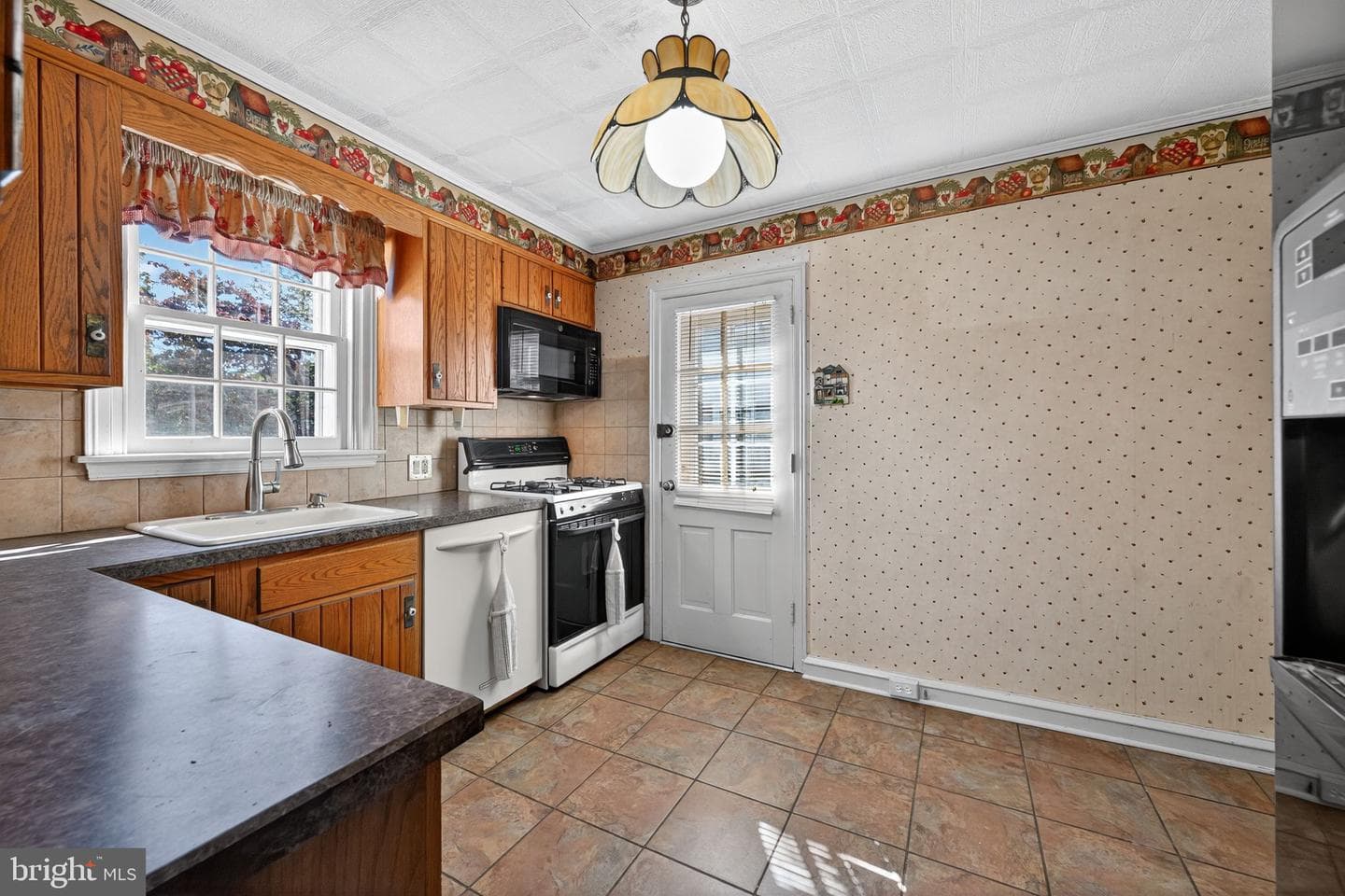 249 Forrest Avenue photo 12