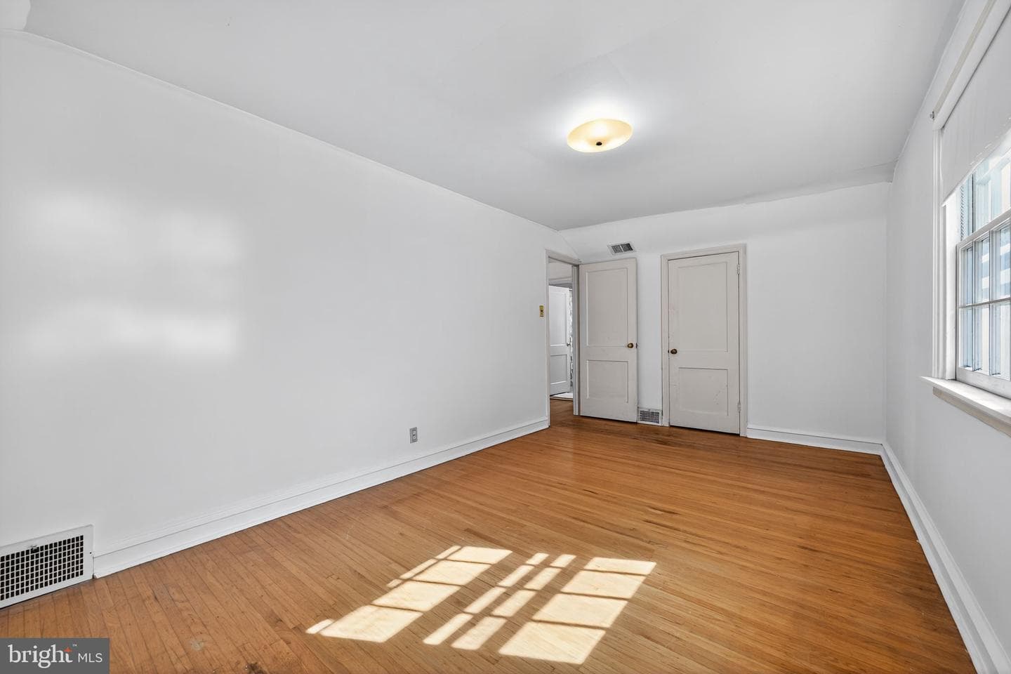 249 Forrest Avenue photo 18