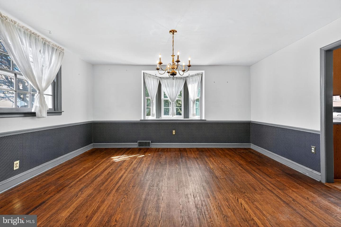 249 Forrest Avenue photo 8