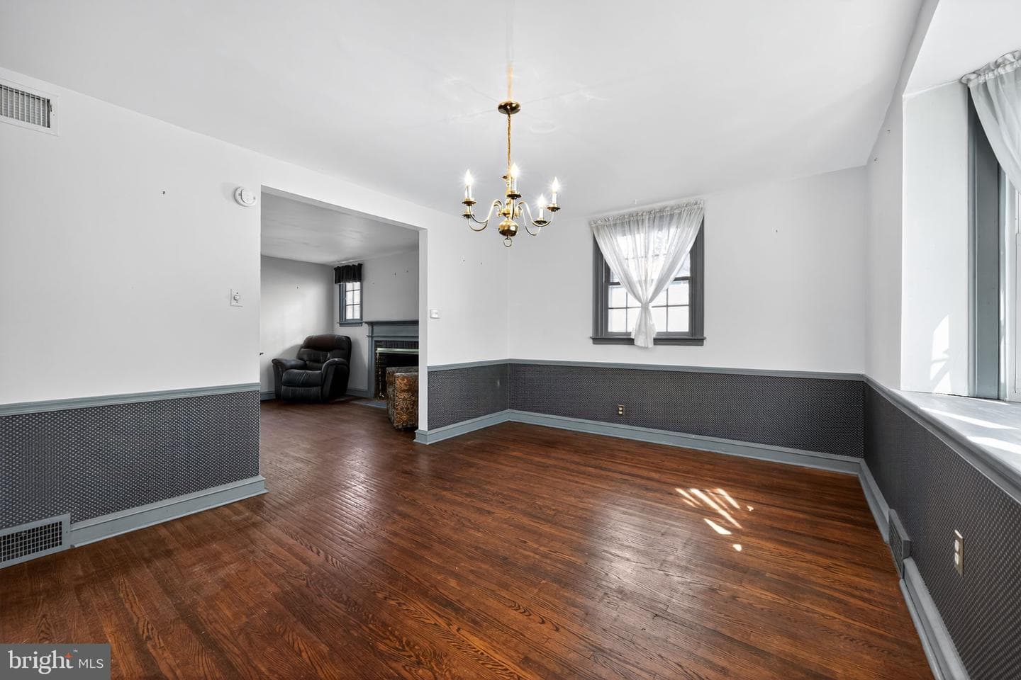 249 Forrest Avenue photo 9