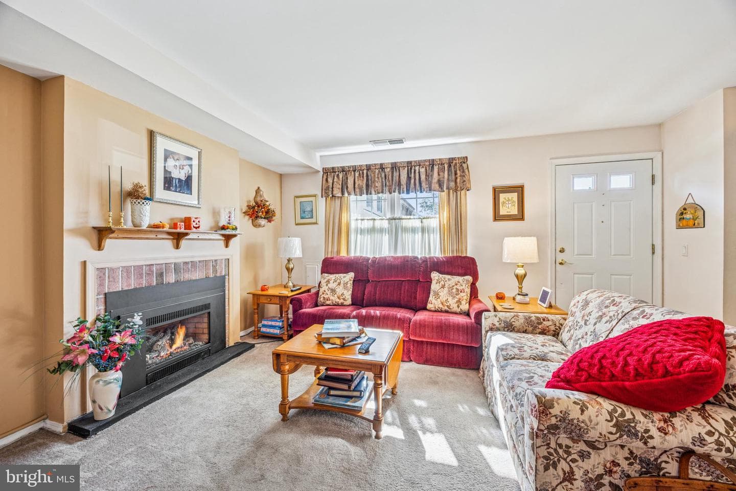 2415 Hillock Court photo 4