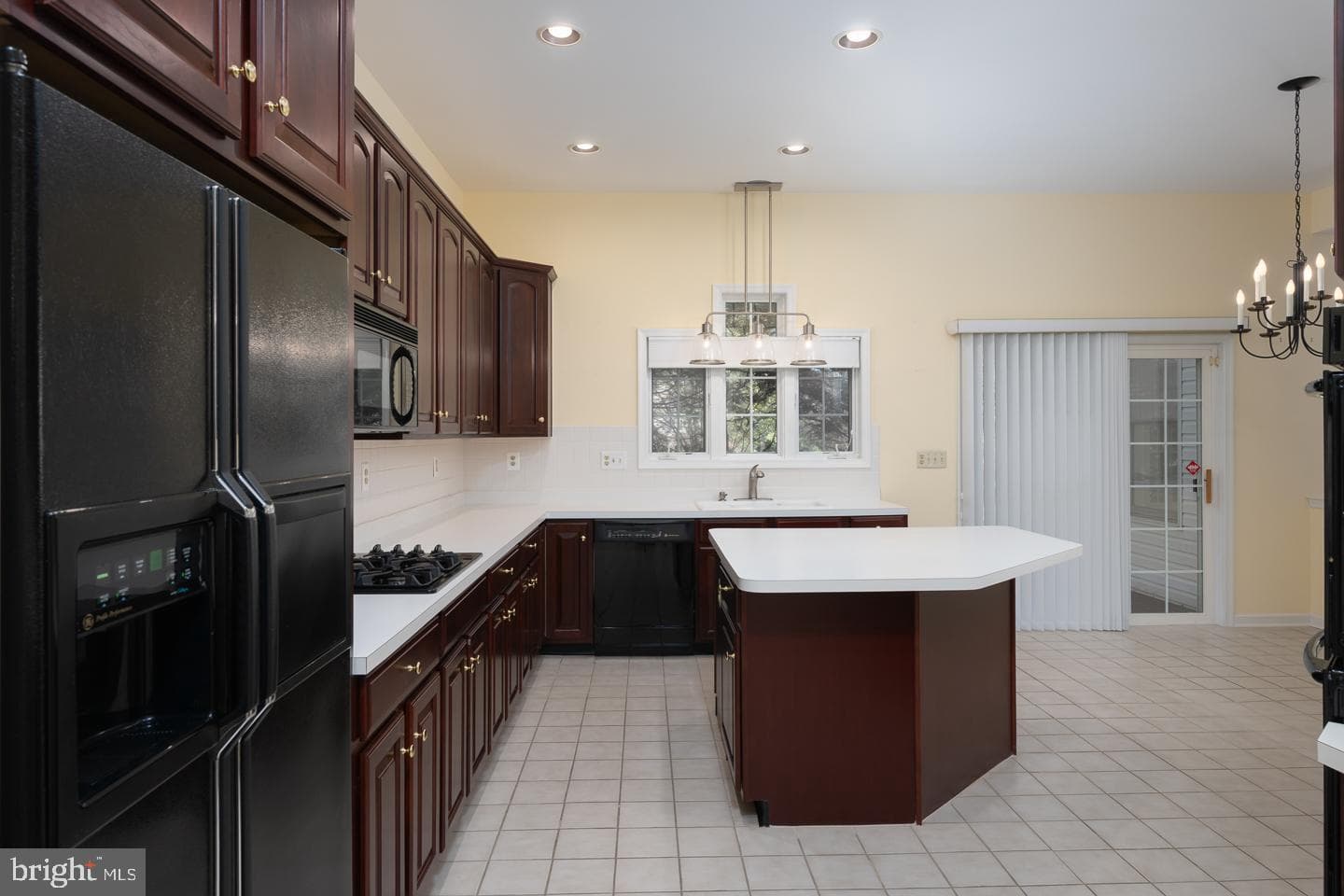 553 Exeter Court photo 12