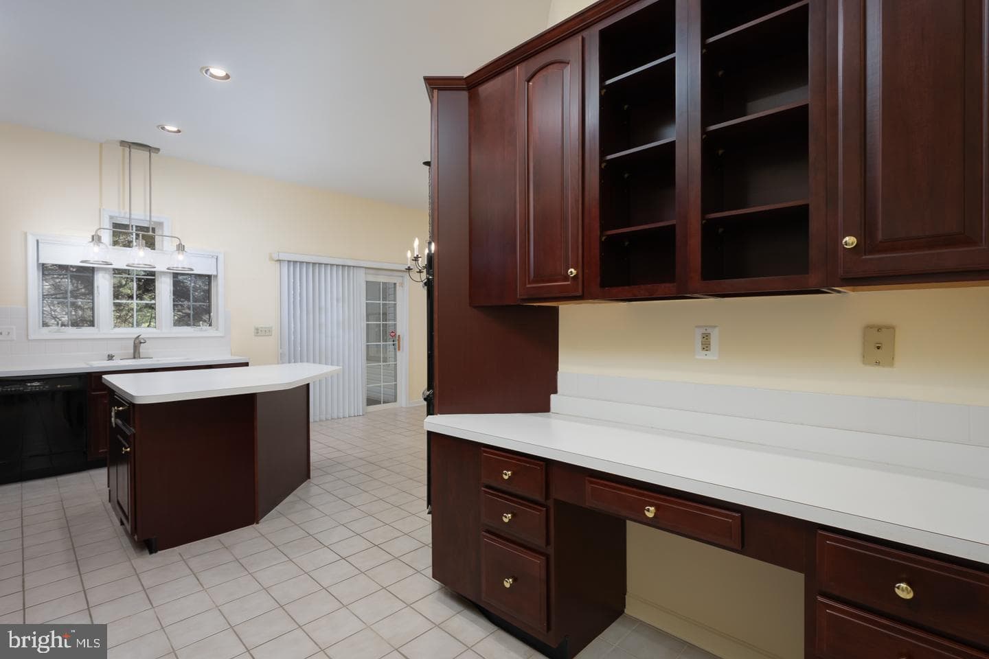 553 Exeter Court photo 14