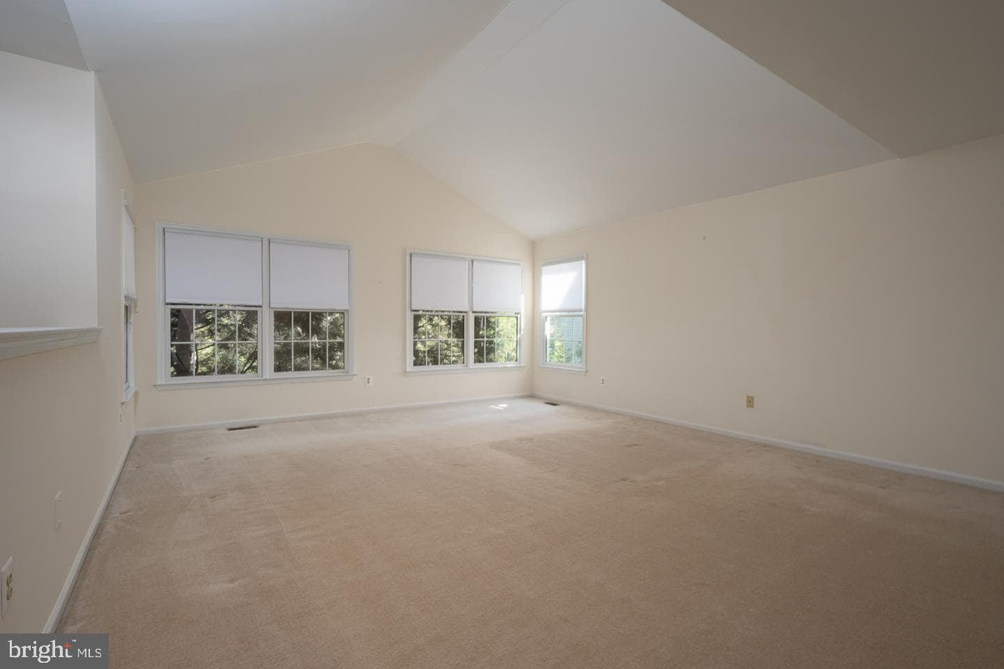 553 Exeter Court photo 19