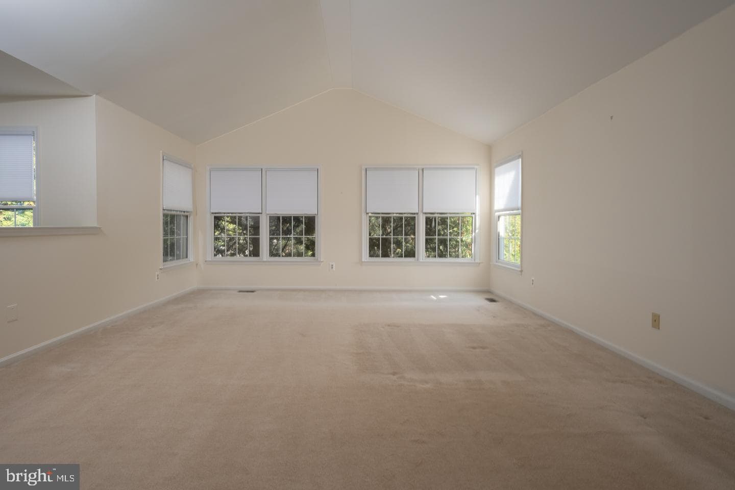 553 Exeter Court photo 21