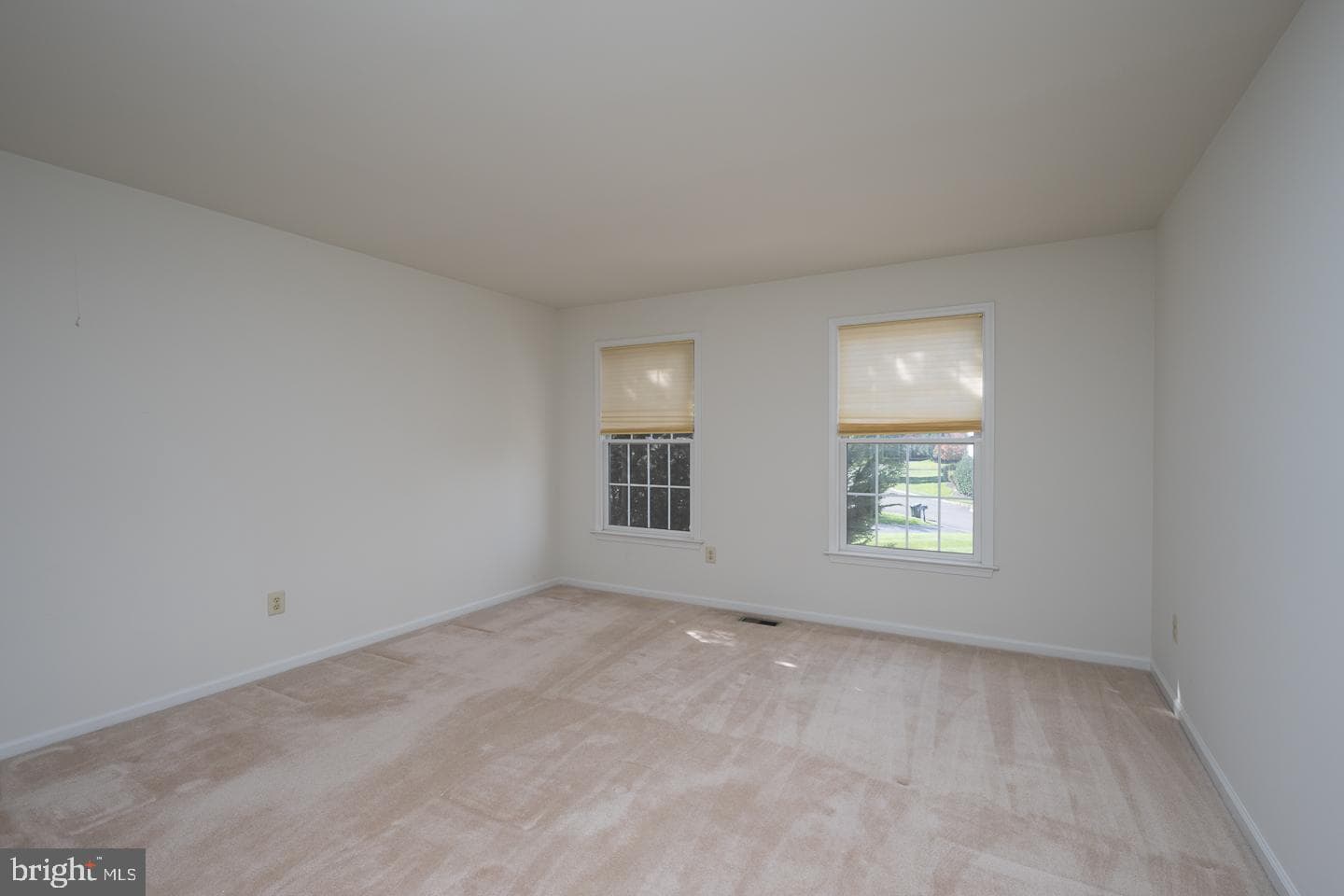 553 Exeter Court photo 26