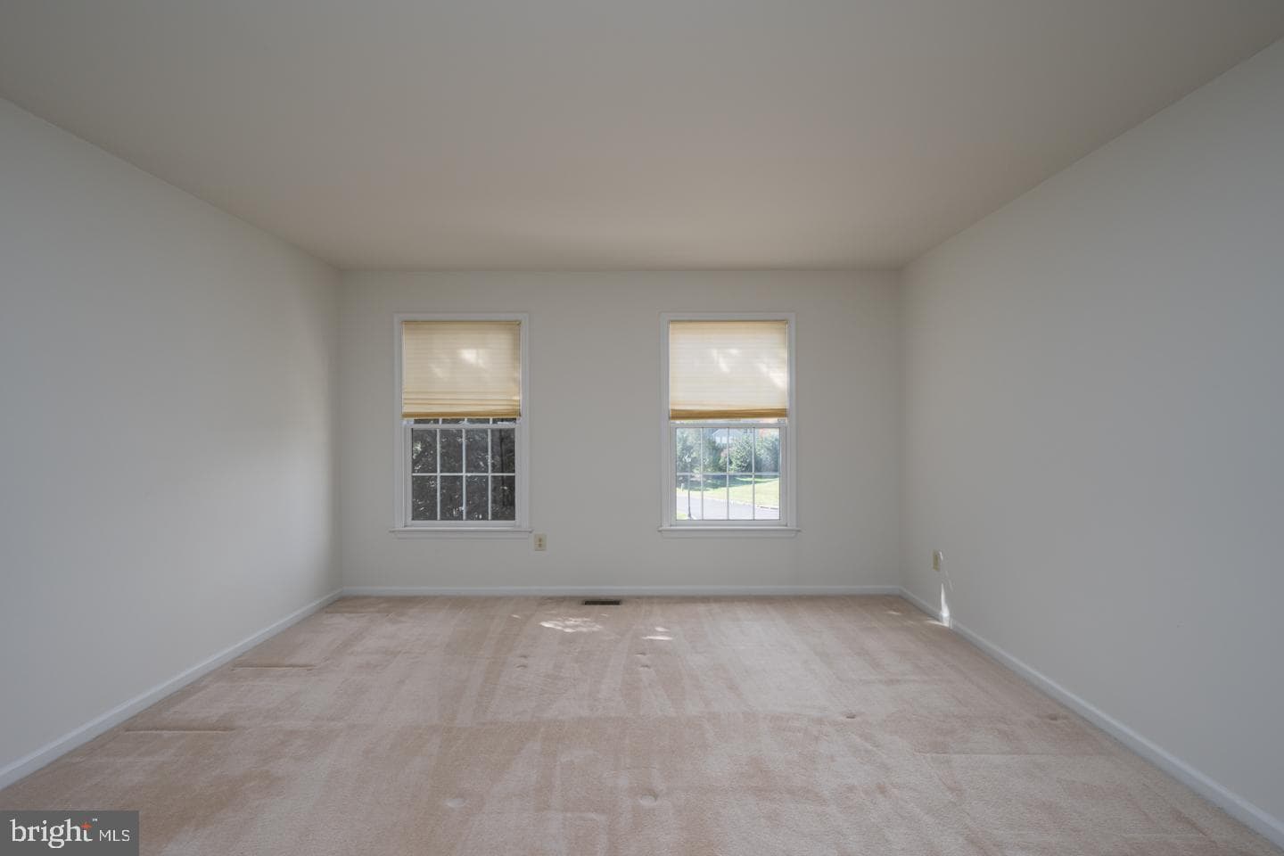 553 Exeter Court photo 27