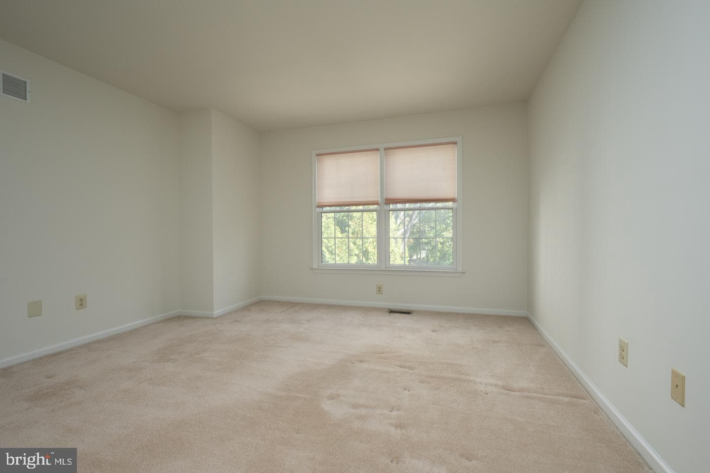 553 Exeter Court photo 28