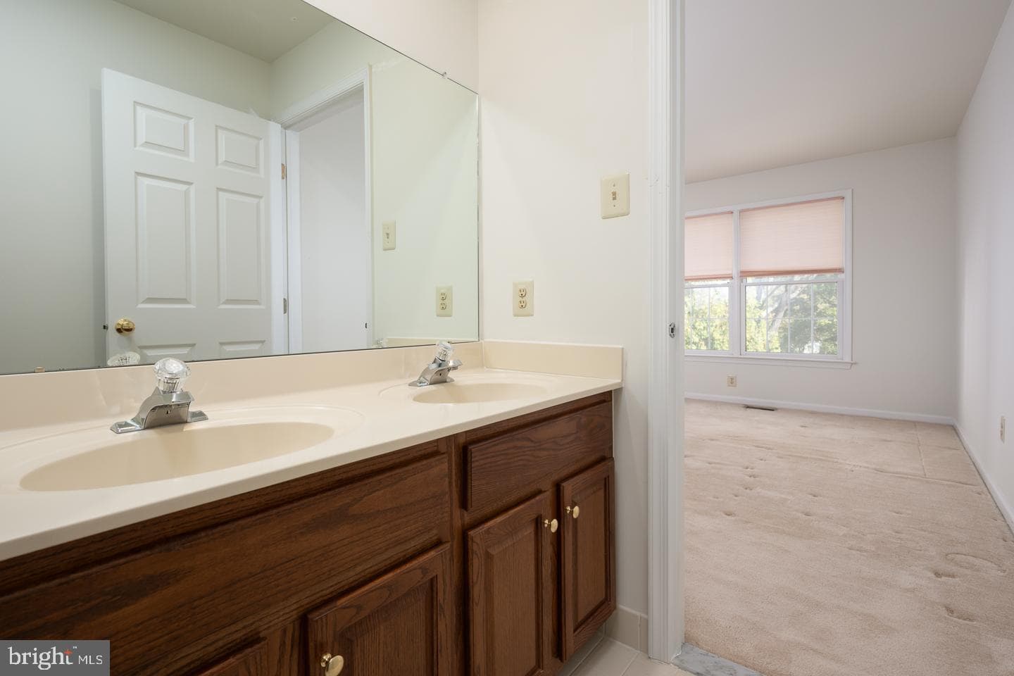 553 Exeter Court photo 31