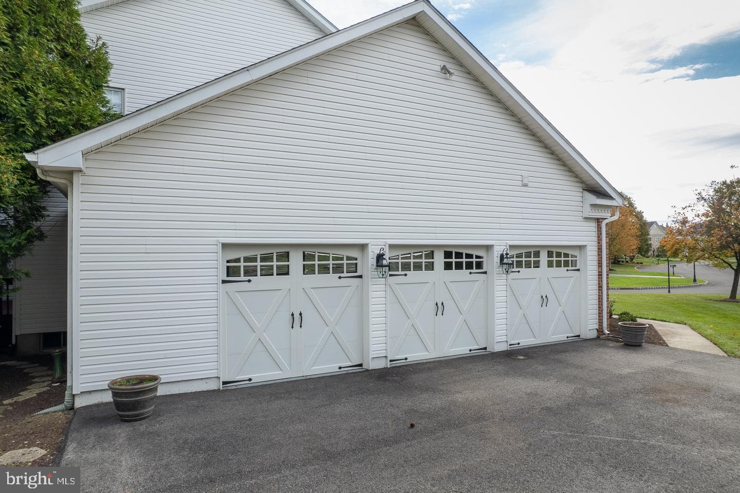 553 Exeter Court photo 37