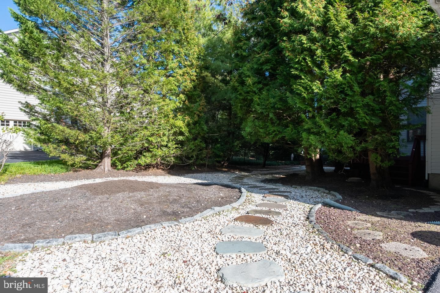 553 Exeter Court photo 44