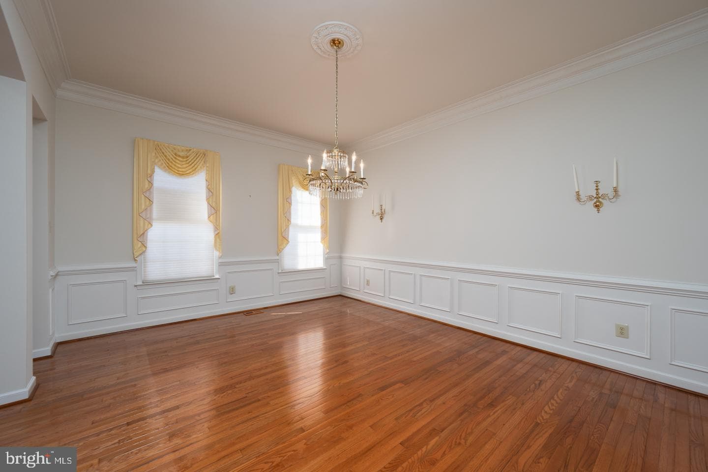 553 Exeter Court photo 6