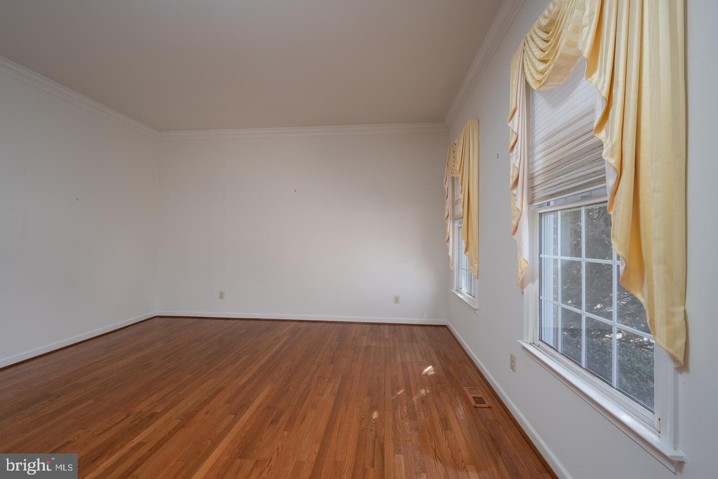 553 Exeter Court photo 7