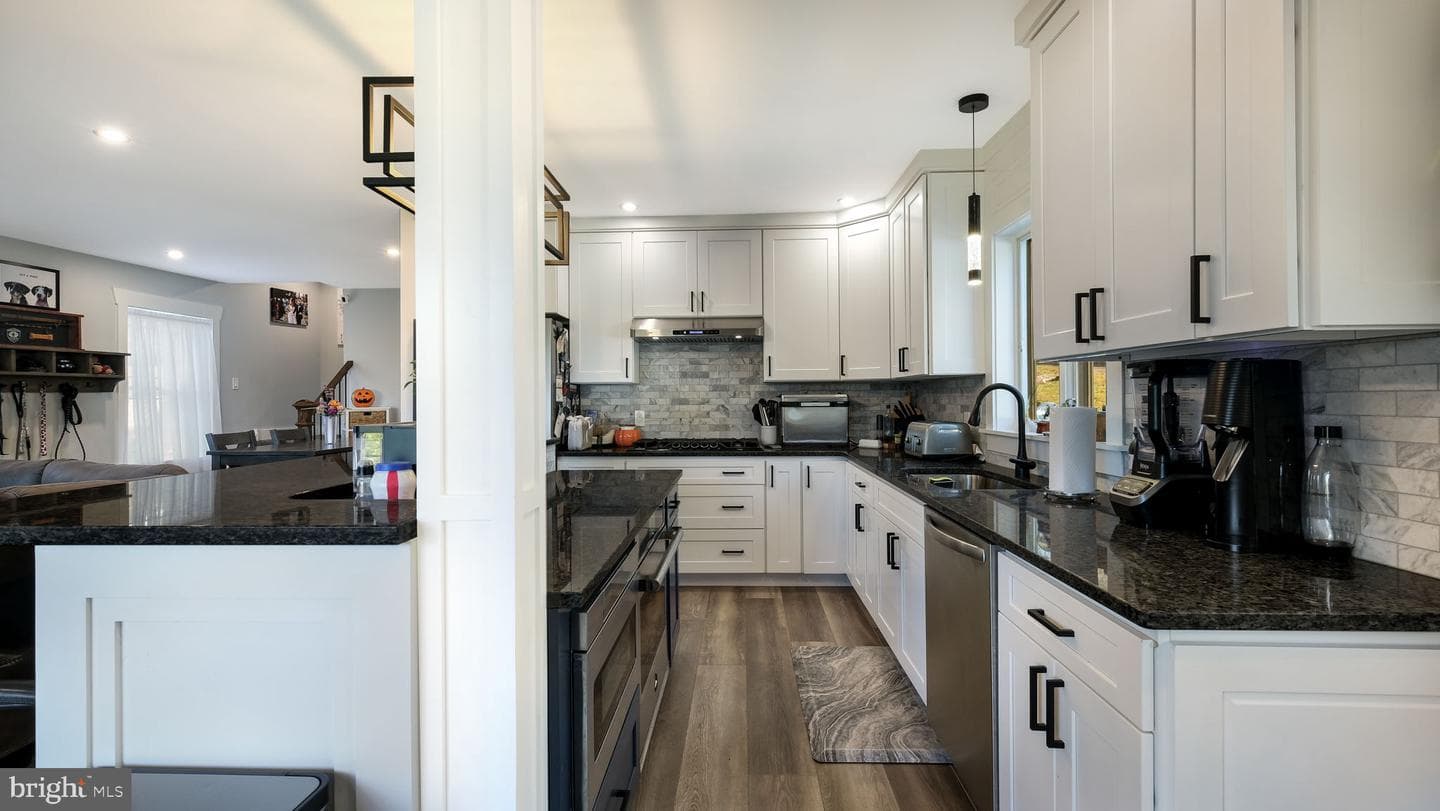1104 N York Road photo 13