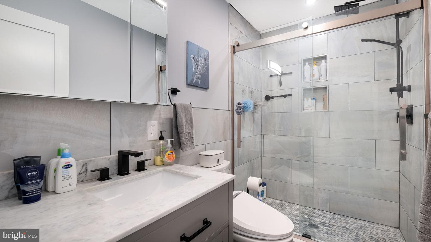 1104 N York Road photo 31