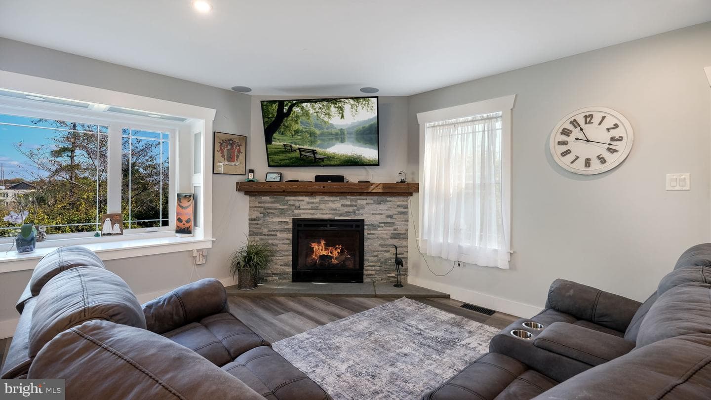 1104 N York Road photo 8