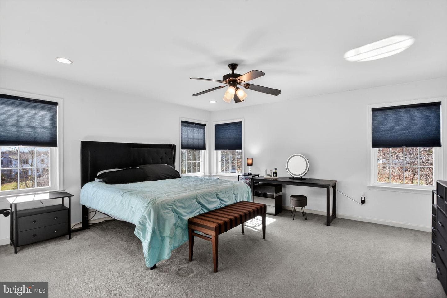 201 Victoria Court photo 15
