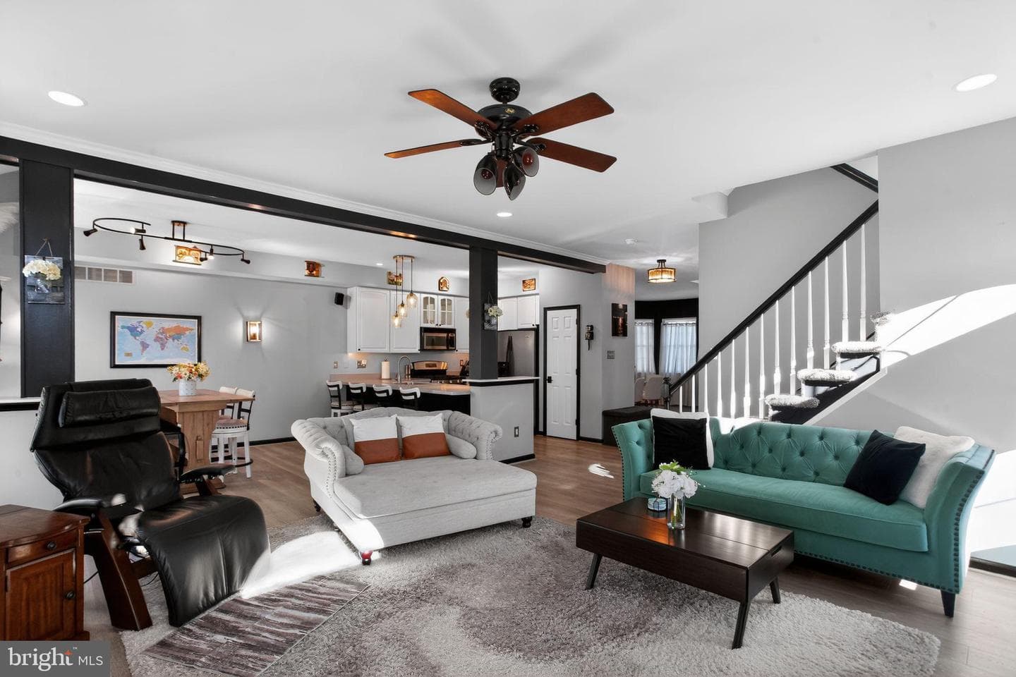 201 Victoria Court photo 2