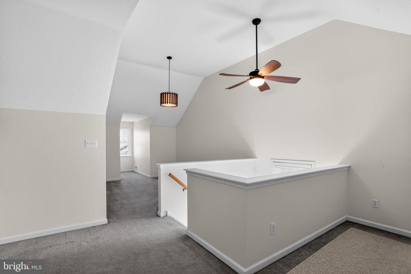201 Victoria Court photo 28