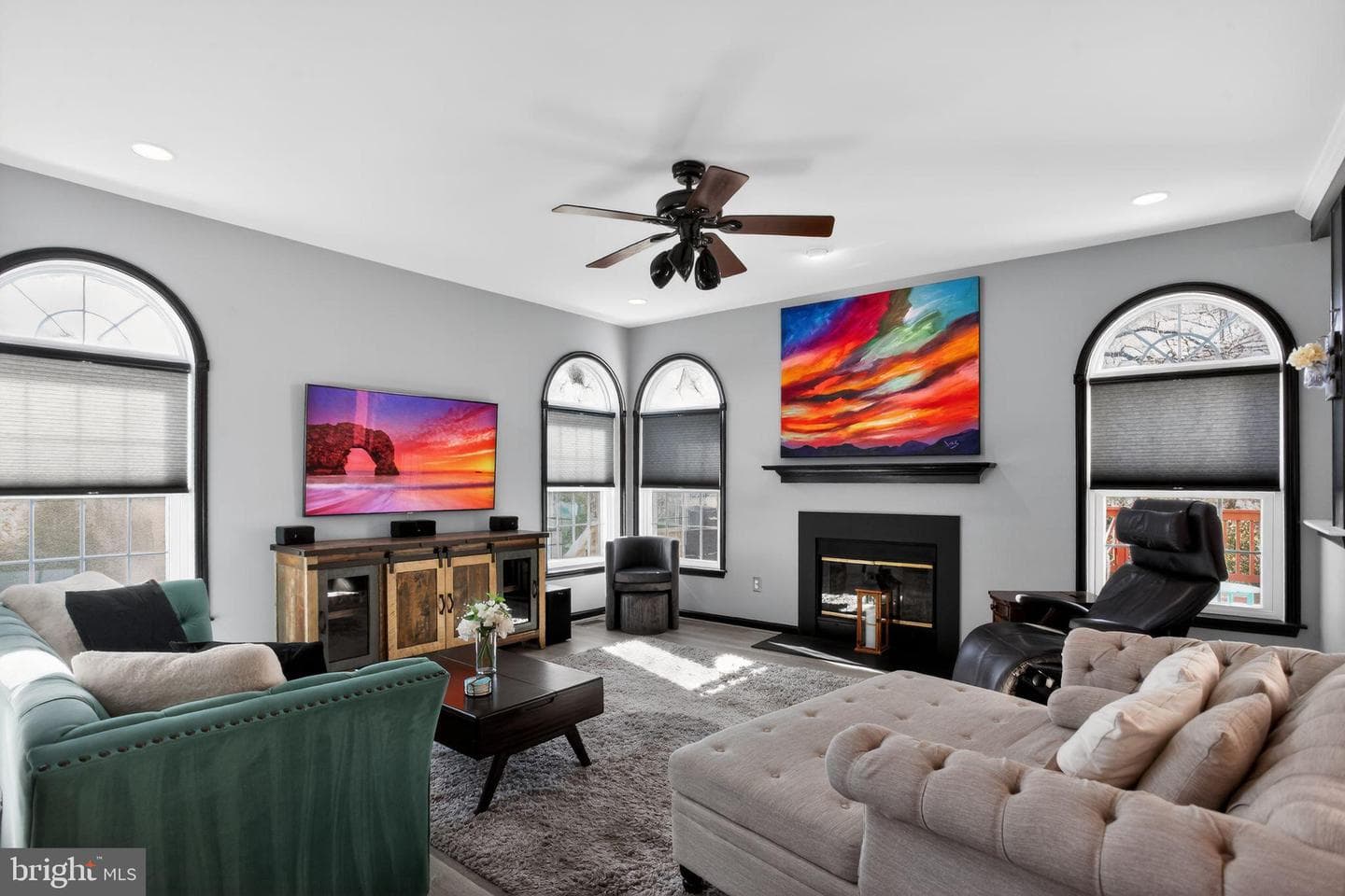 201 Victoria Court photo 3