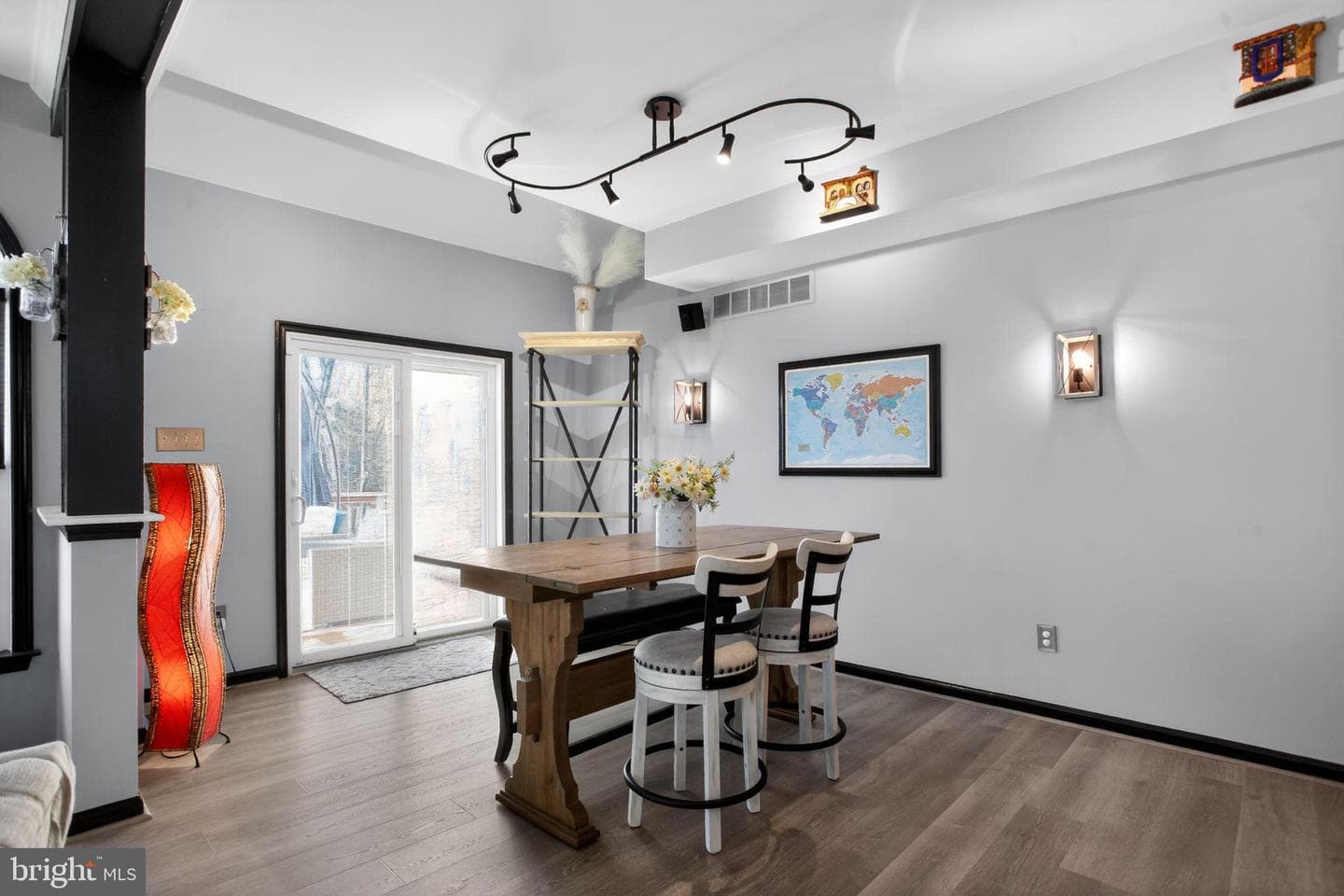 201 Victoria Court photo 9