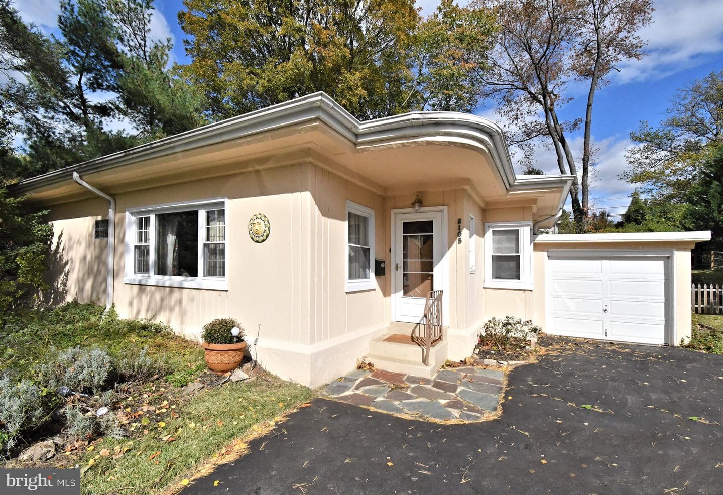 8105 Hull Drive photo 2