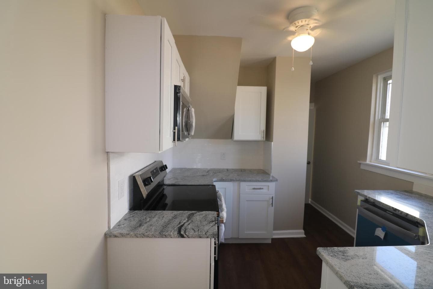 530 E Howard Street photo 10